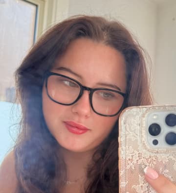 Veronika 💕, image 1 of 2